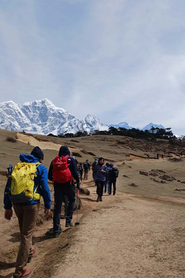 I když trek do Everest Base Campu trvá dva týdny, není nutné brát si s sebou obrovský batoh.