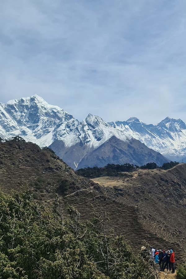 Už druhý den treku uvidíte vrchol, pod kterým leží Everest Base Camp.