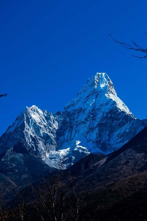Ama Dablam v celé své kráse. Trasa do Everest Base Campu je nejlepším místem k obdivování této hory.