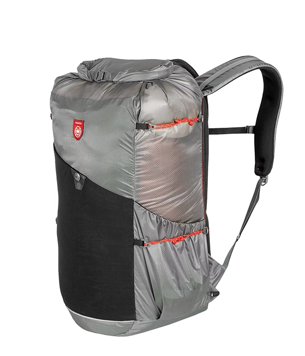 Žebříček turistických batohů 20–25 l – model značky Pajak