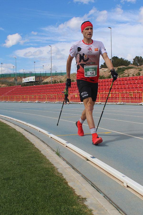 Nordic walking nejsou jen klidné procházky lesem, ale i závody vyžadující dobrou kondici