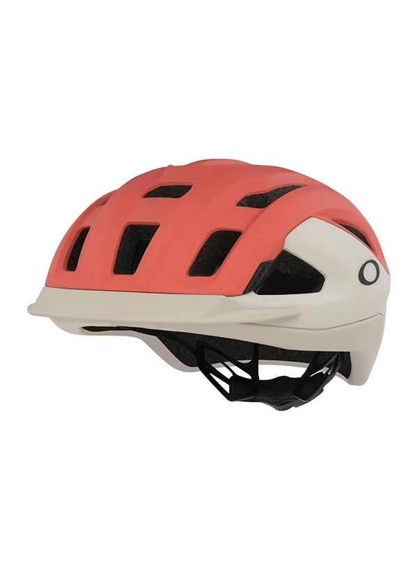 Žebříček cyklistických helem – model Oakley.