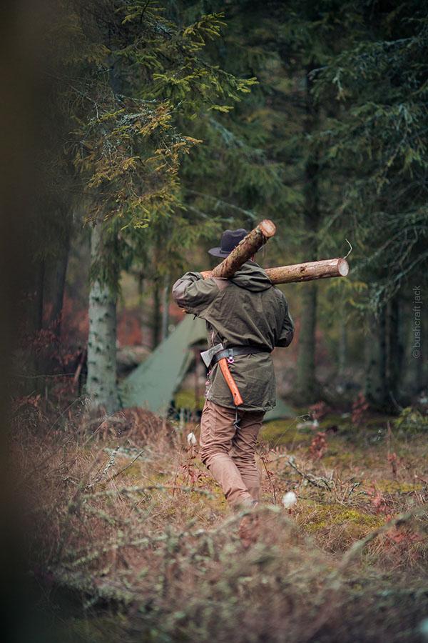 Bushcraft spočívá mimo jiné v tom, být co nejvíce soběstačný.