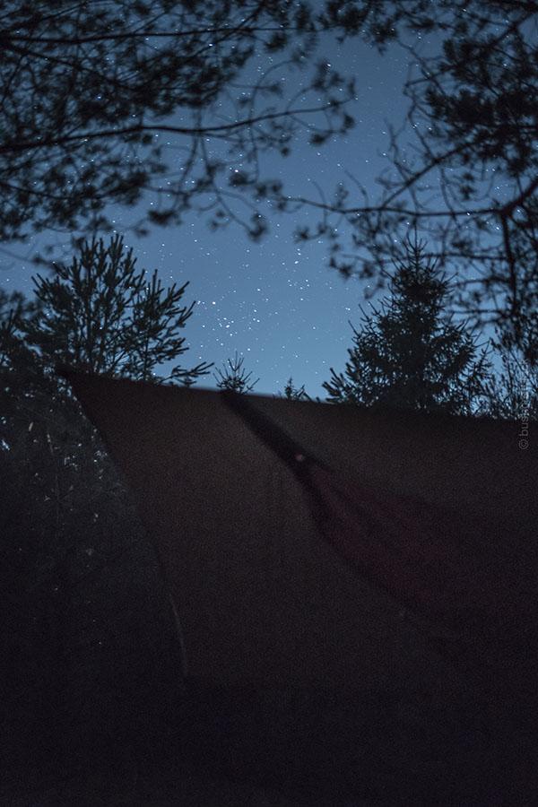 Bushcraft je také navigace bez telefonu, nebo dokonce bez papírové mapy.
