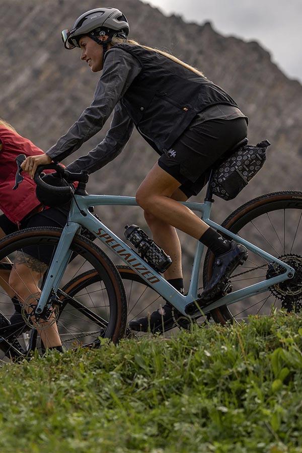 Ani při nejminimalističtějším přístupu k bikepackingu se bez cyklistické láhve na vodu, tedy bidonu, neobejdete.