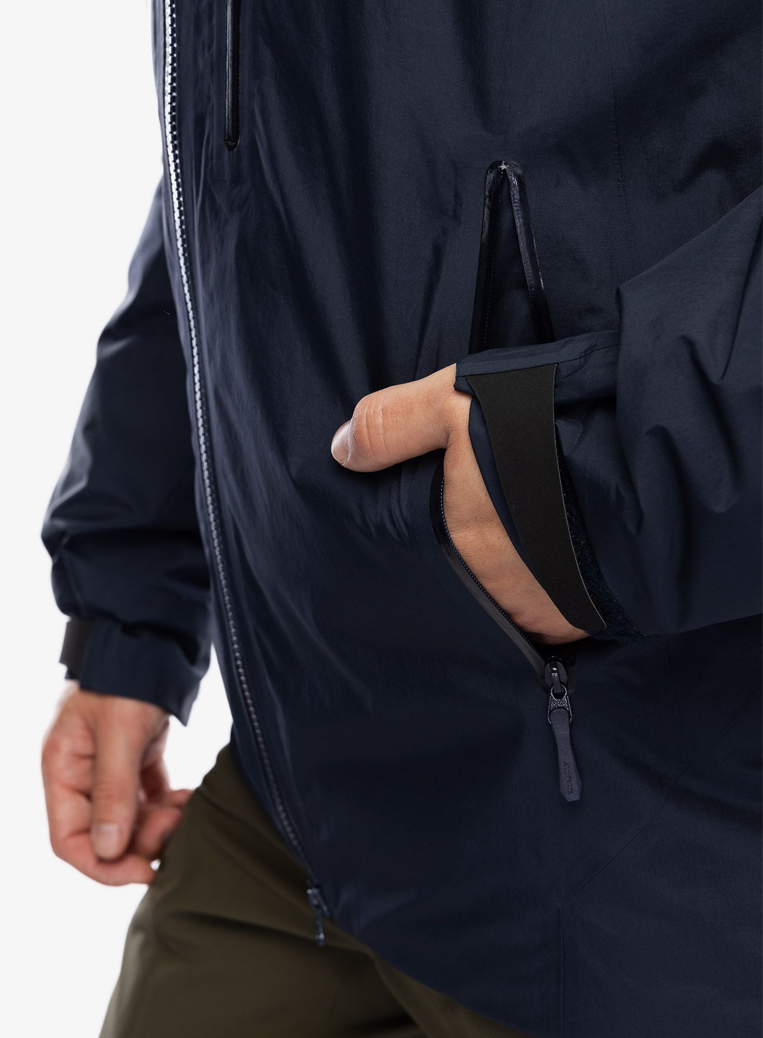 Péřová bunda Arcteryx Beta Down Insulated Jacket - black sapphire