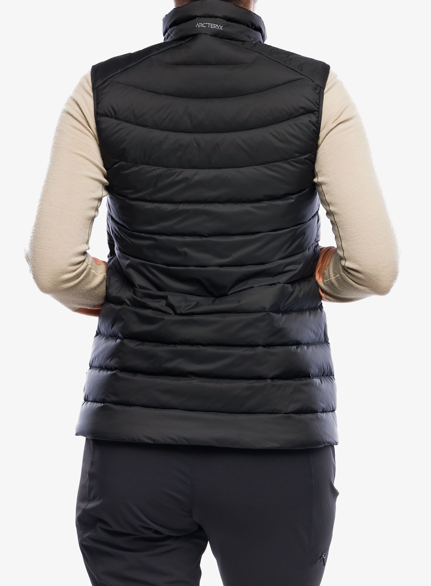 Péřová vesta dámská Arcteryx Cerium Vest - blk