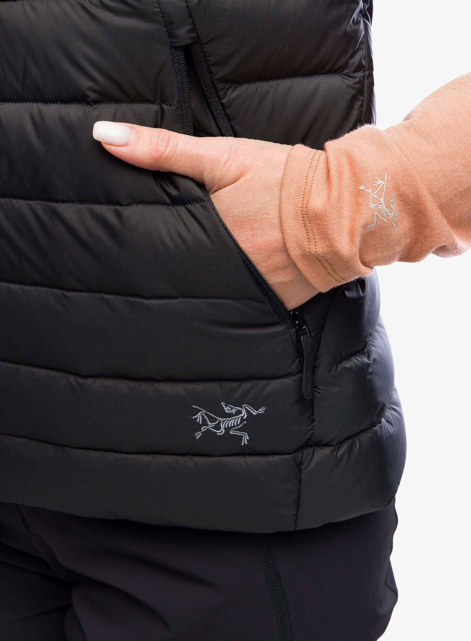 Péřová vesta dámská Arcteryx Cerium Vest - blk