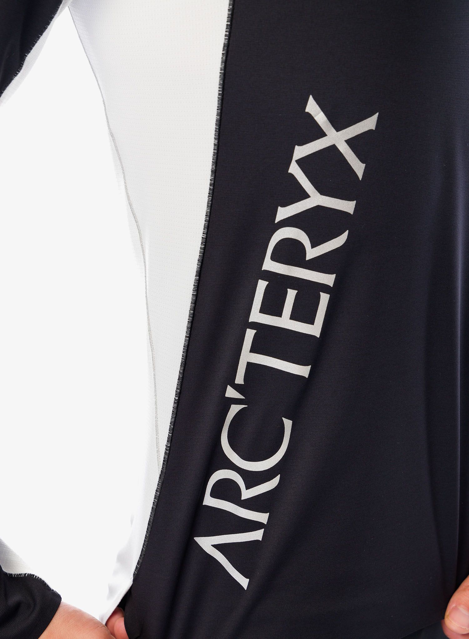 Mikina na běhání Arcteryx Norvan Downword Logo Shirt LS - black/solitude