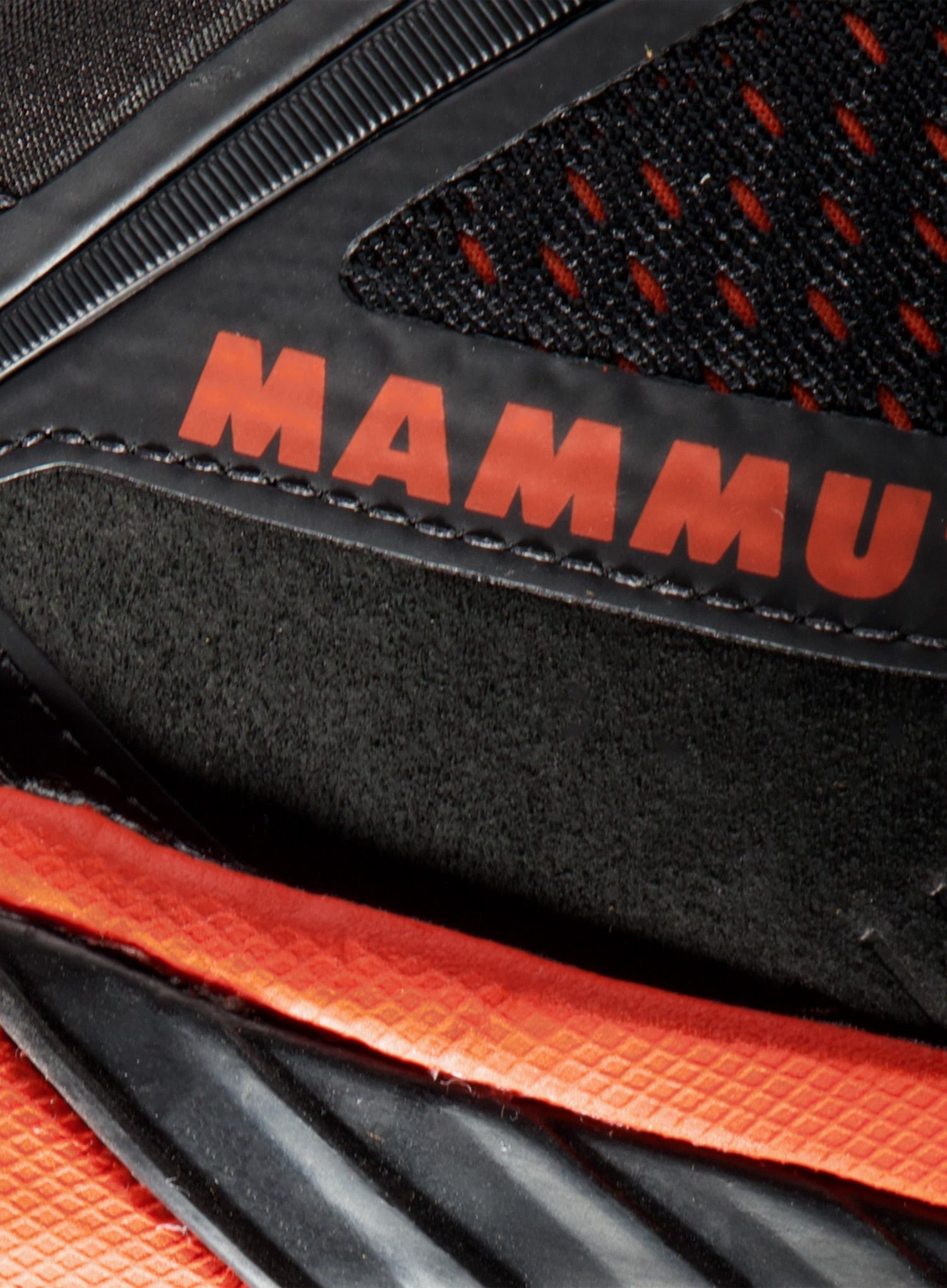 Trekové boty Mammut Sapuen Low GTX - black/hot red