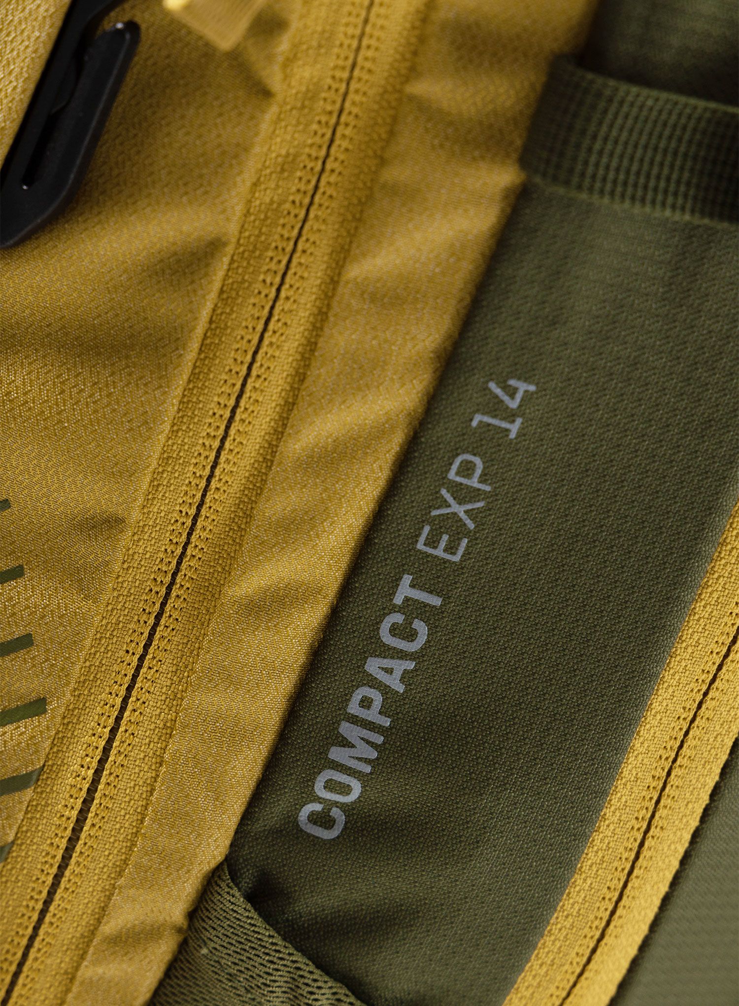 Cyklistický batoh Deuter Compact EXP 14 - caramel/khaki