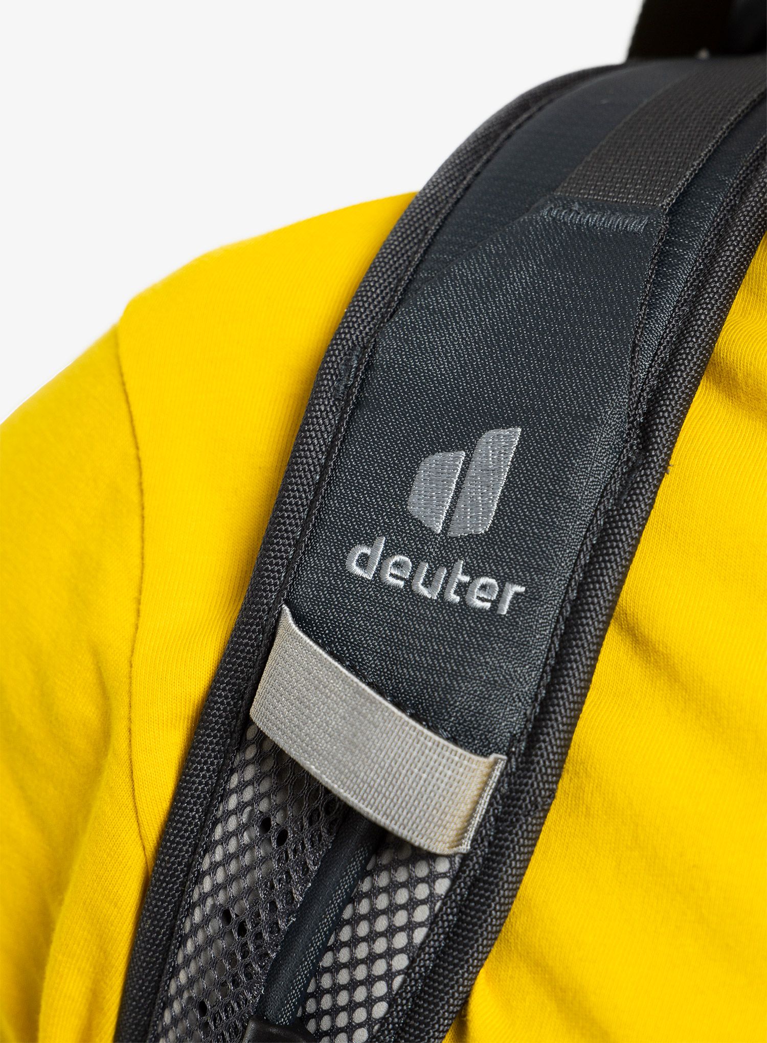 Turistický batoh Deuter Futura Pro 36 - black/graphite