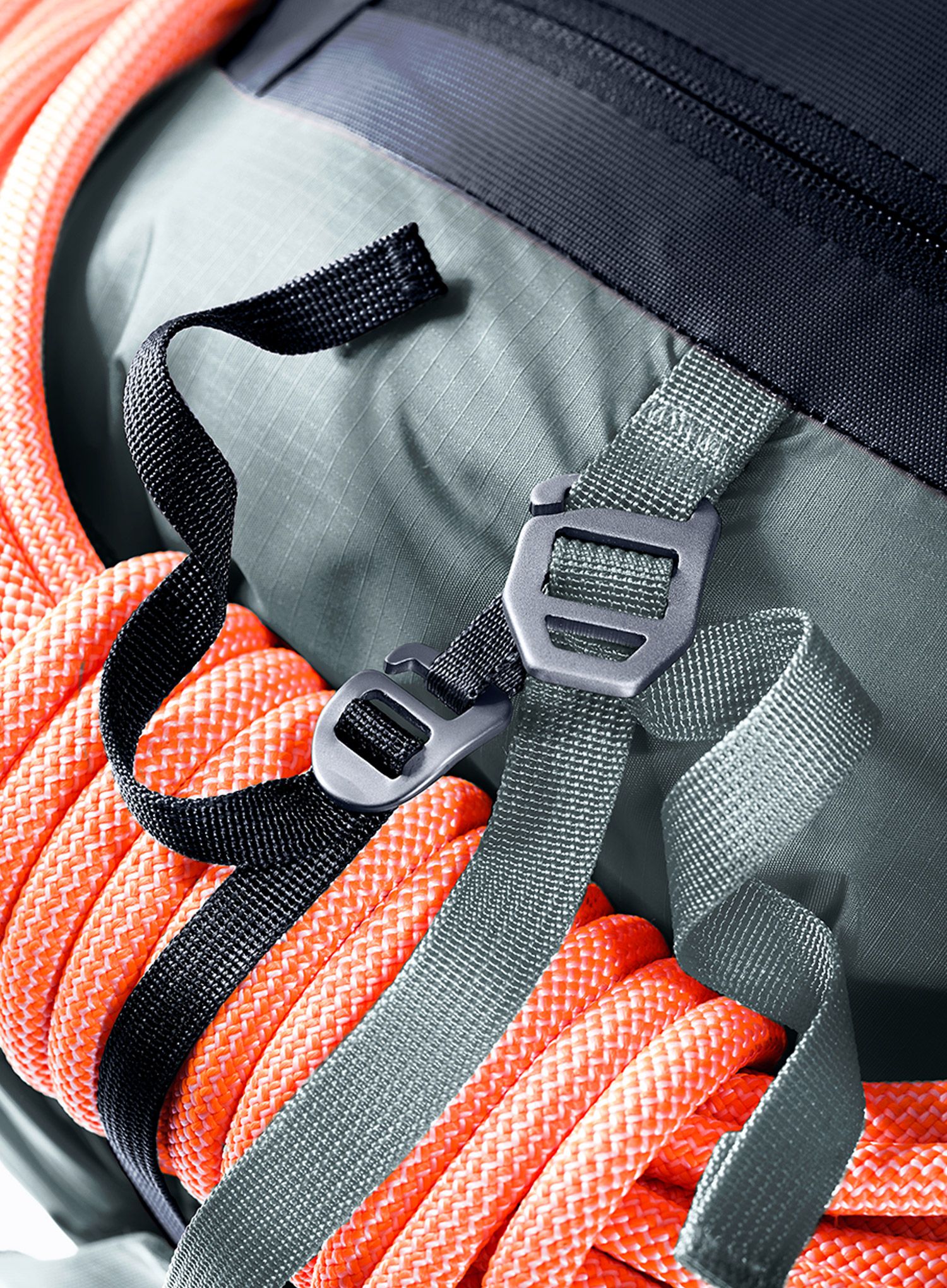 Batoh na hory Deuter Guide 30 - black/shale