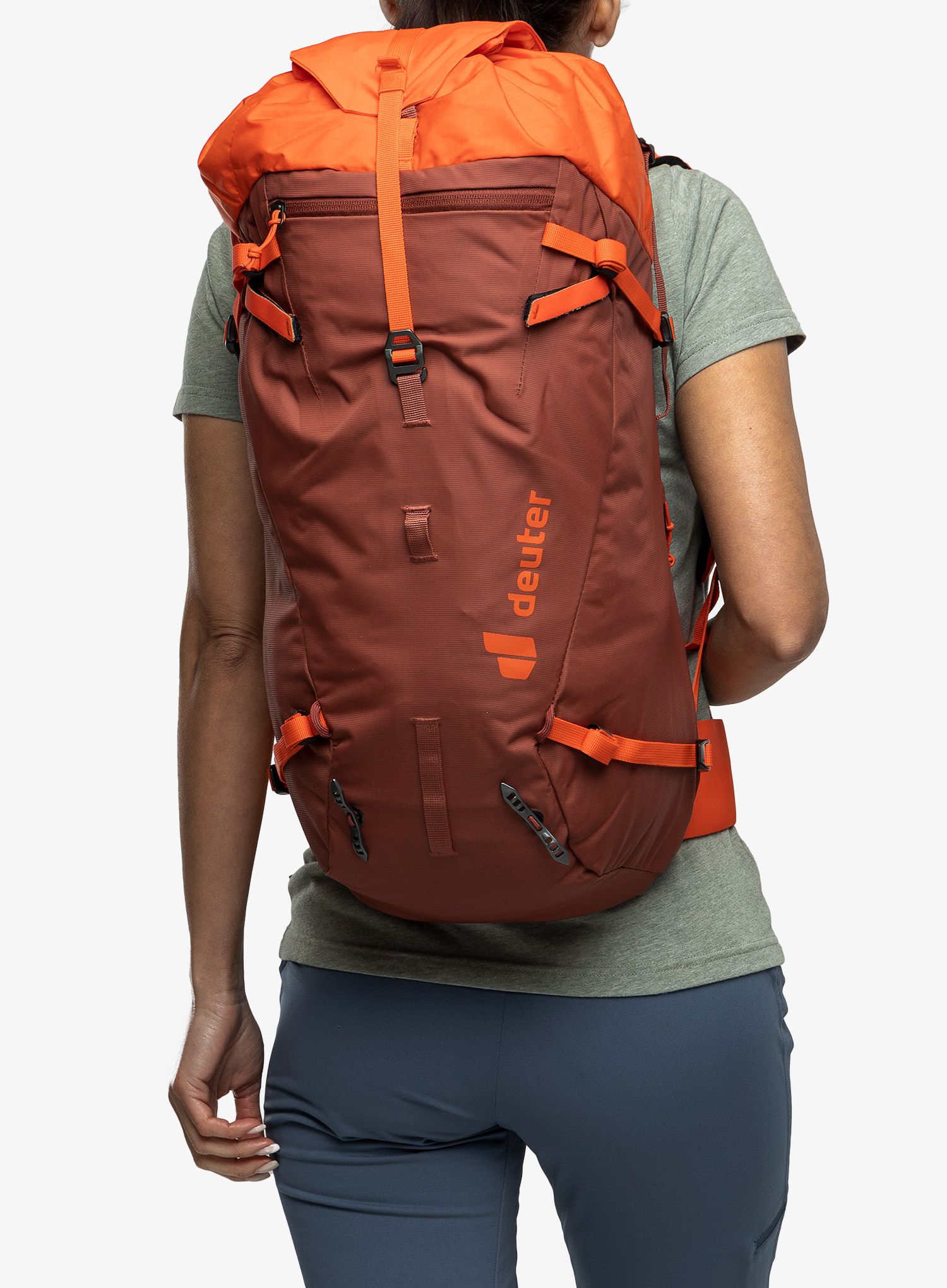 Batoh na hory Deuter Guide 30 - redwood/papaya