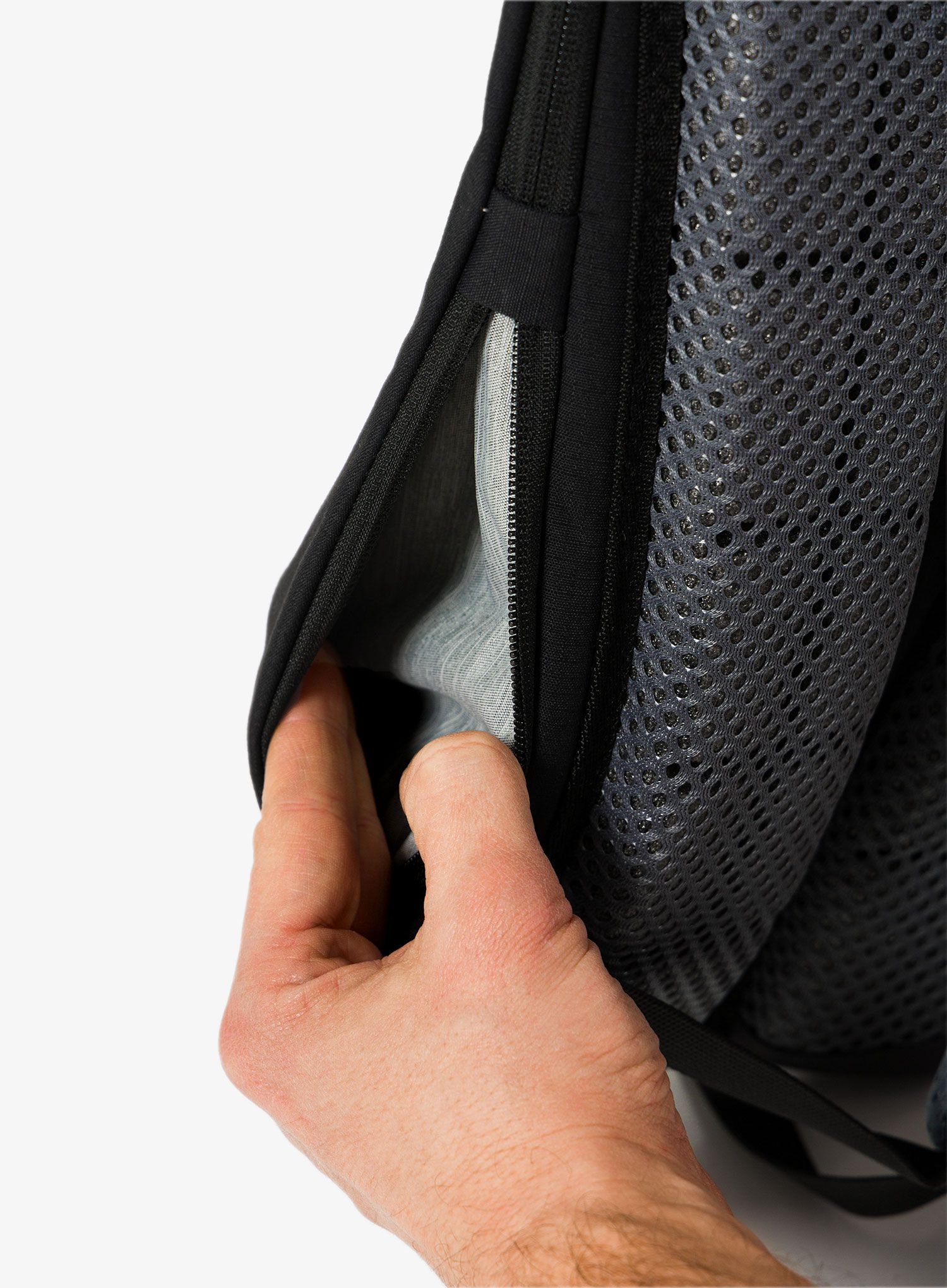 Městský batoh Deuter StepOut 12 - black