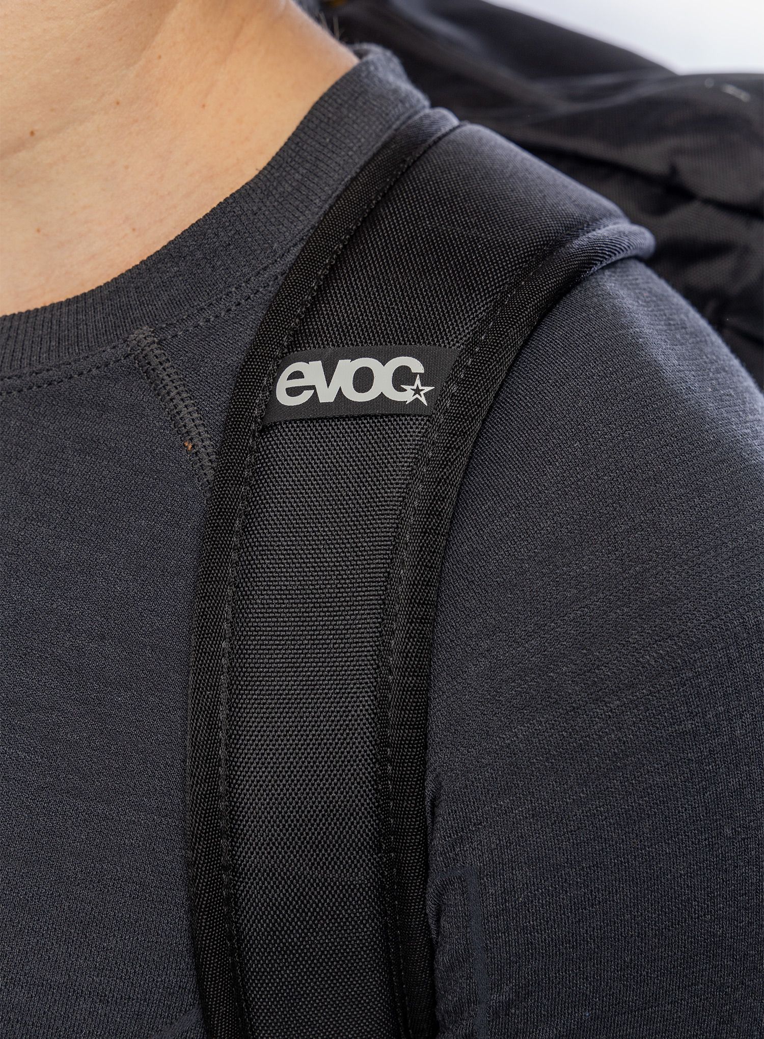Městský batoh Evoc Mission 22 - black
