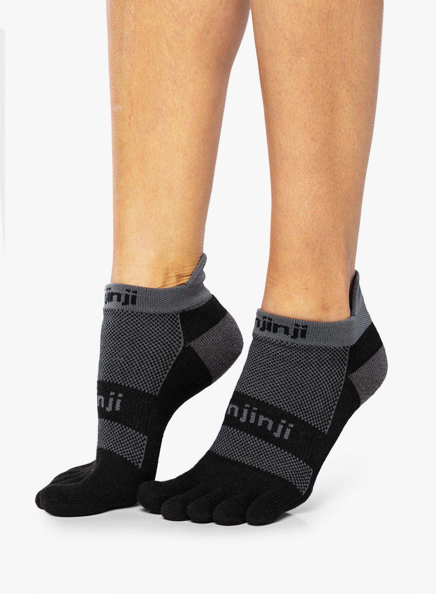 Běžecké ponožky Injinji Run Midweight No-Show - black/grey