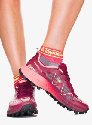 Dámské trailové boty Inov-8 MudTalon Speed Precision - burgundy/coral