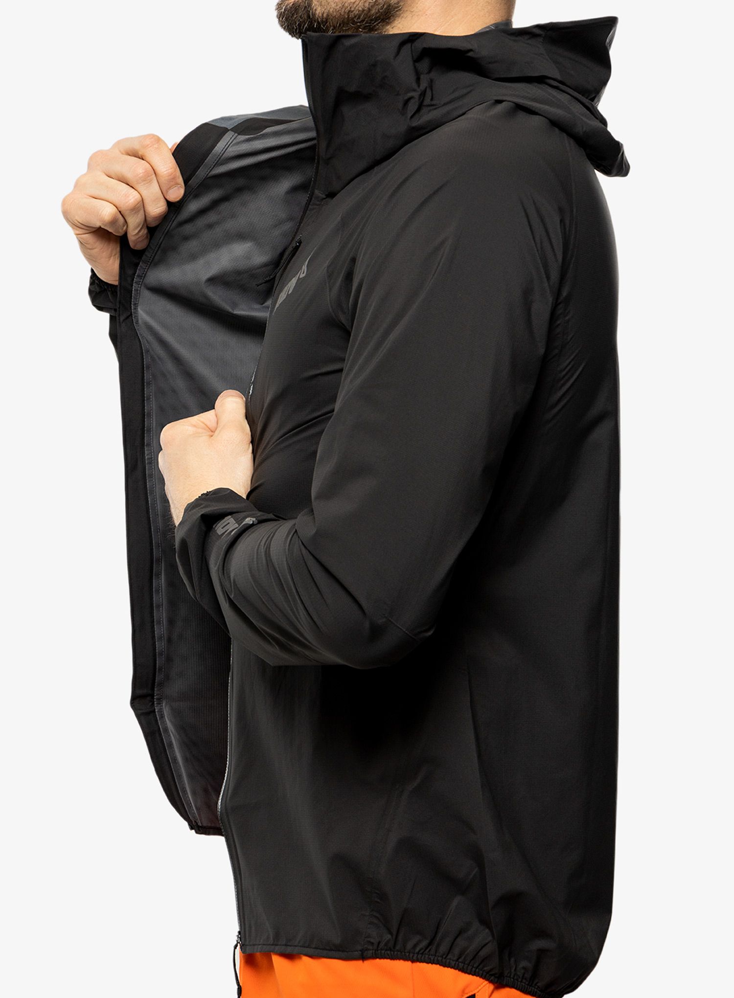 Bunda na běhání Inov-8 Stormshell FZ - black