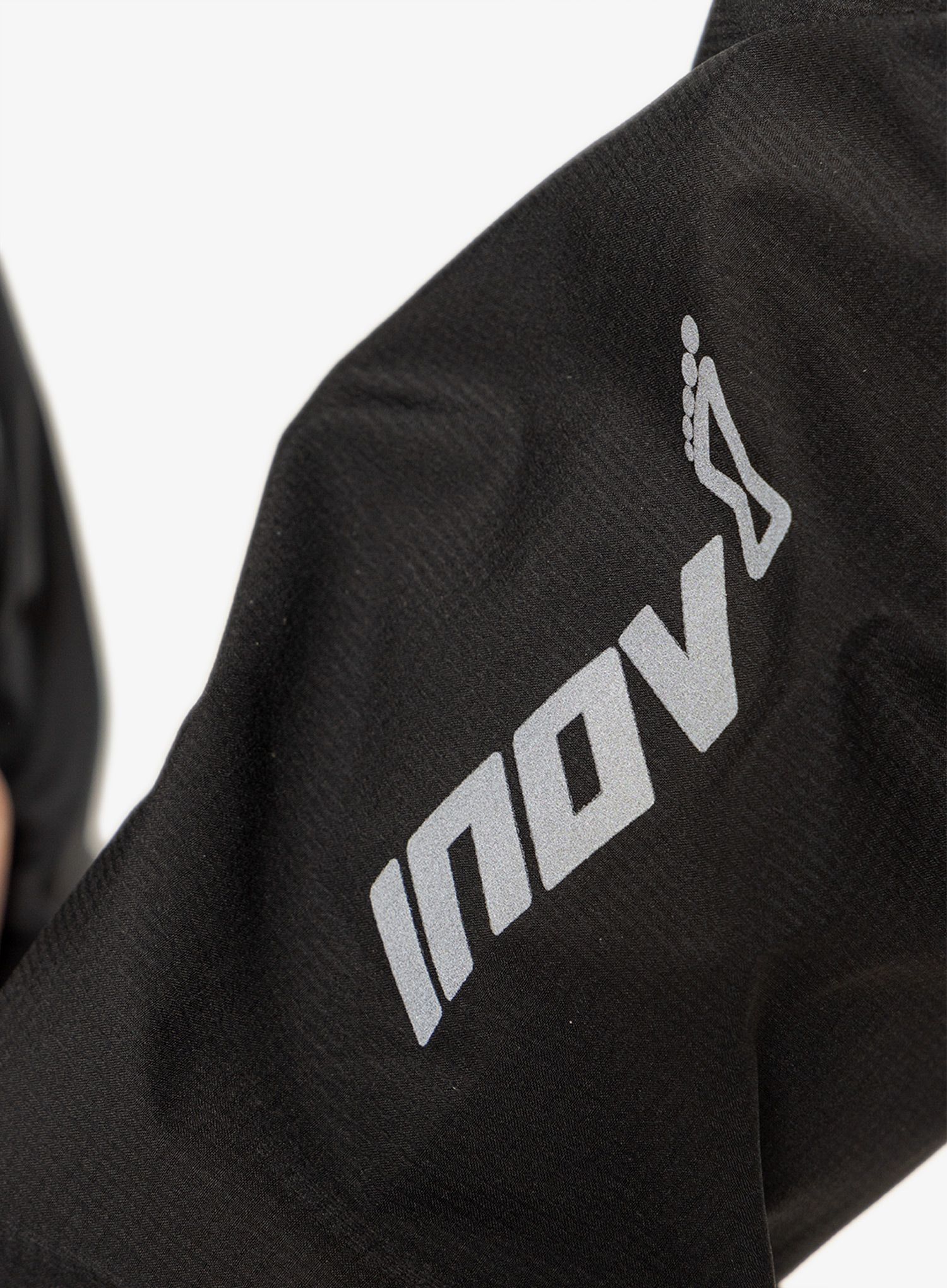 Bunda na běhání Inov-8 Stormshell FZ - black