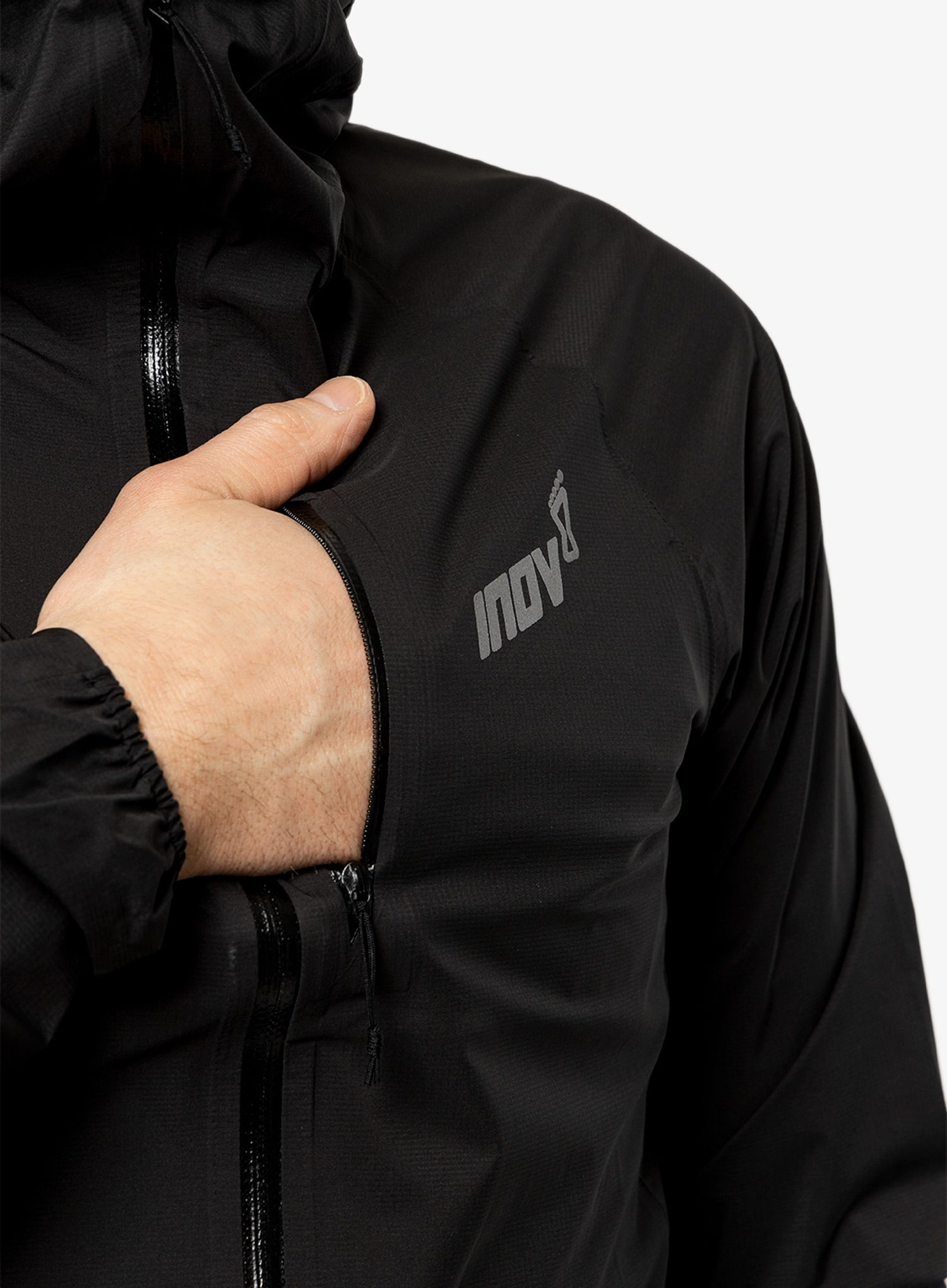 Bunda na běhání Inov-8 Stormshell FZ - black