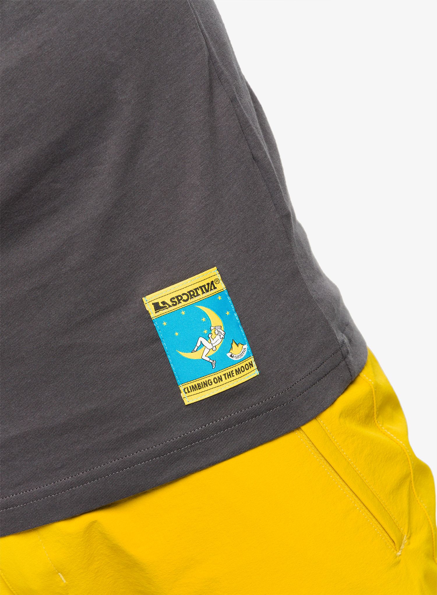 Tričko s potiskem La Sportiva Climbing on the Moon T-Shirt - carbon/giallo