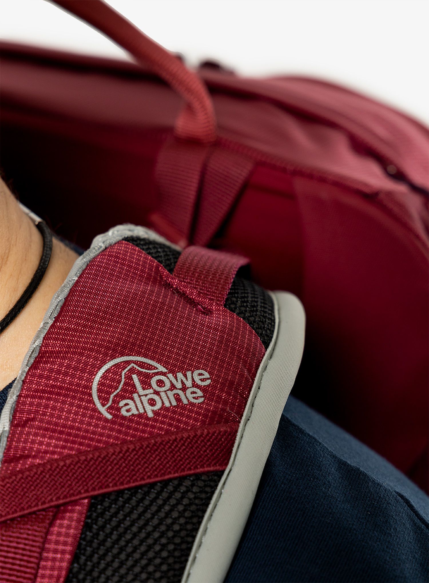 Batoh s distanční síťovinou Lowe Alpine AirZone Trek ND26 - raspberry