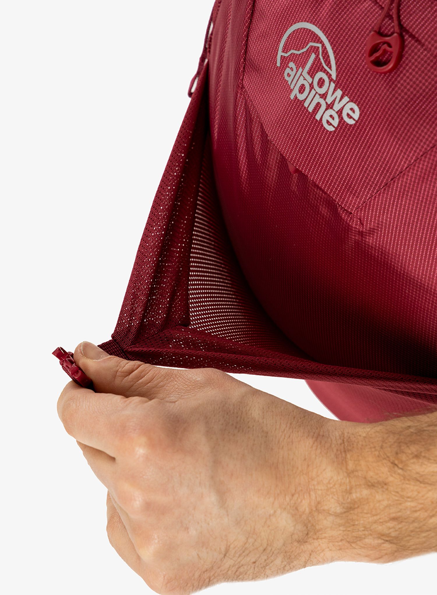 Batoh s distanční síťovinou Lowe Alpine AirZone Trek ND26 - raspberry