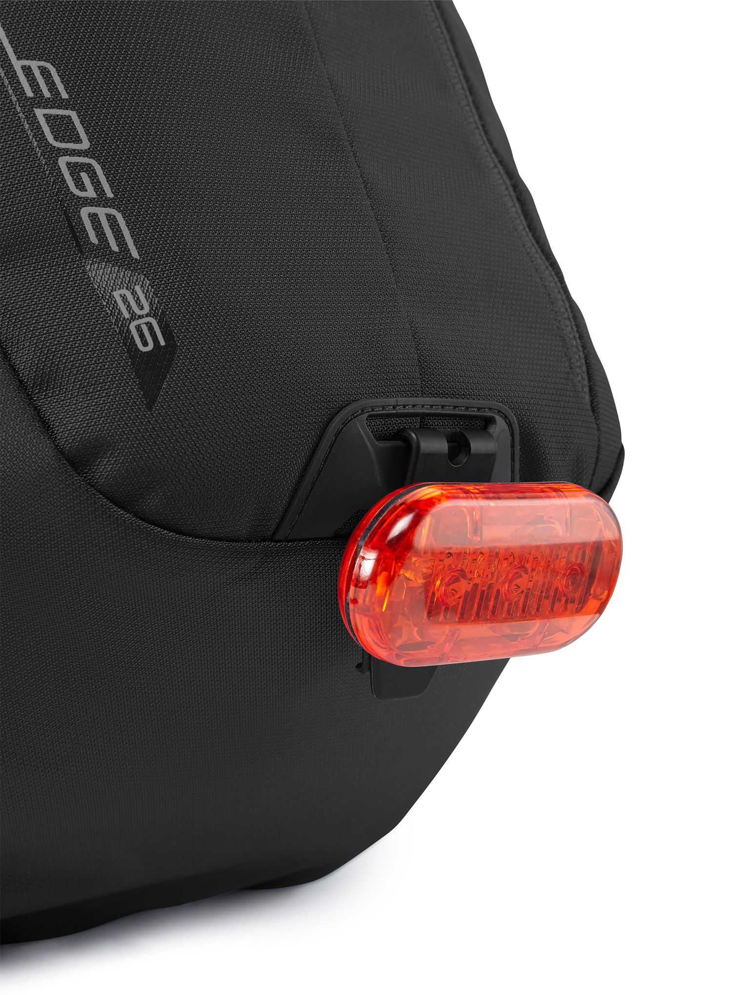 Turistický batoh Lowe Alpine Edge 26 - black