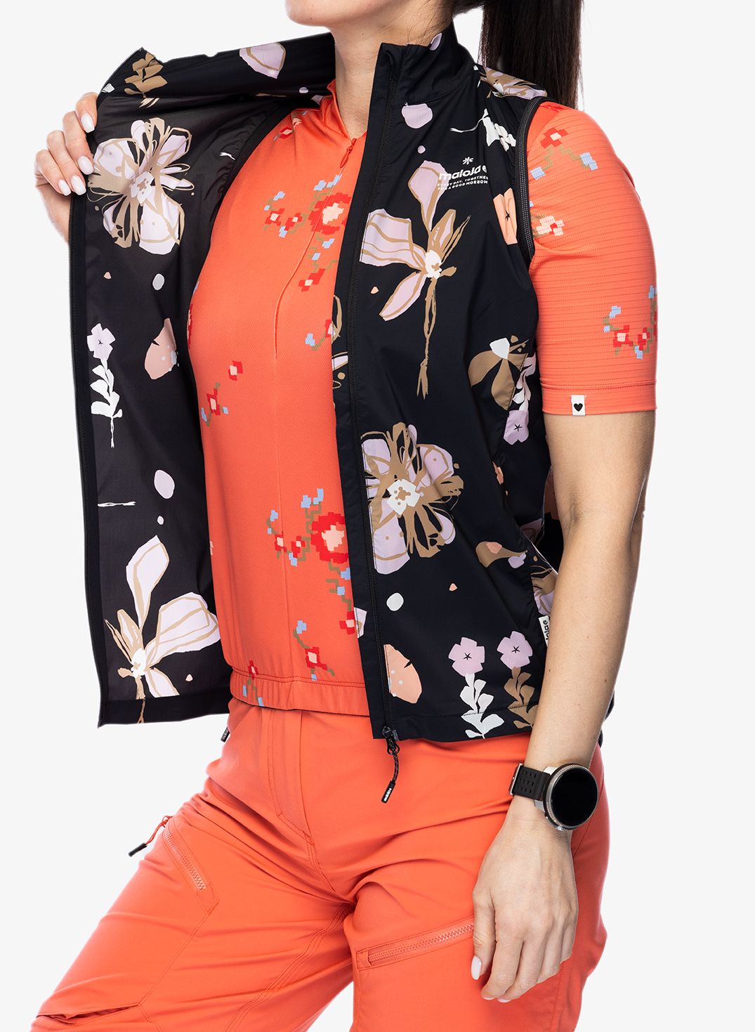 Dámská cyklistická vesta Maloja Seis Printed Vest - deep black flora