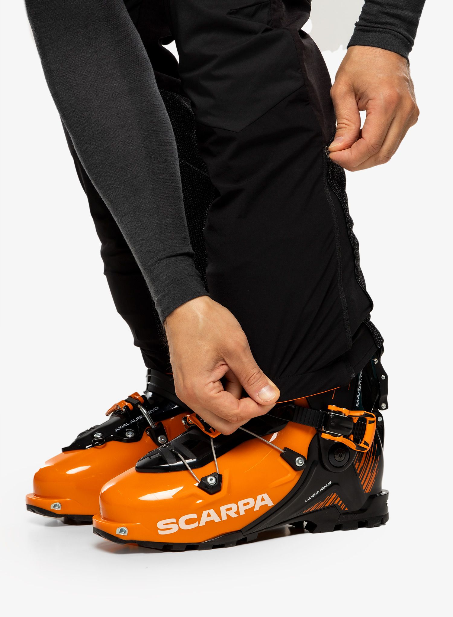 Zateplené kalhoty Mammut Aenergy IN Hybrid Pants - black/vibrant orange