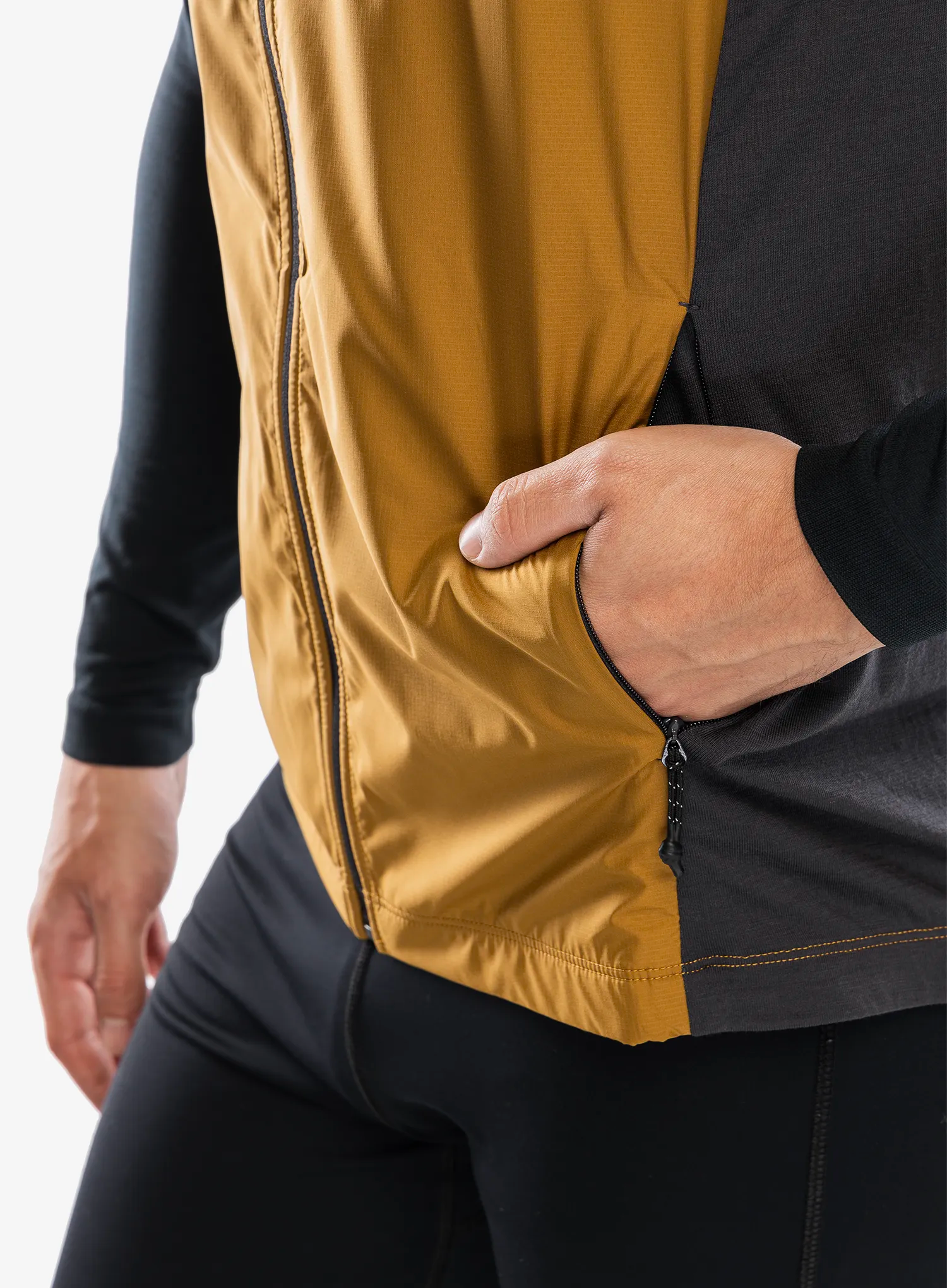 Cyklo vesta Mons Royale Redwood Wind Vest - shale/cumin
