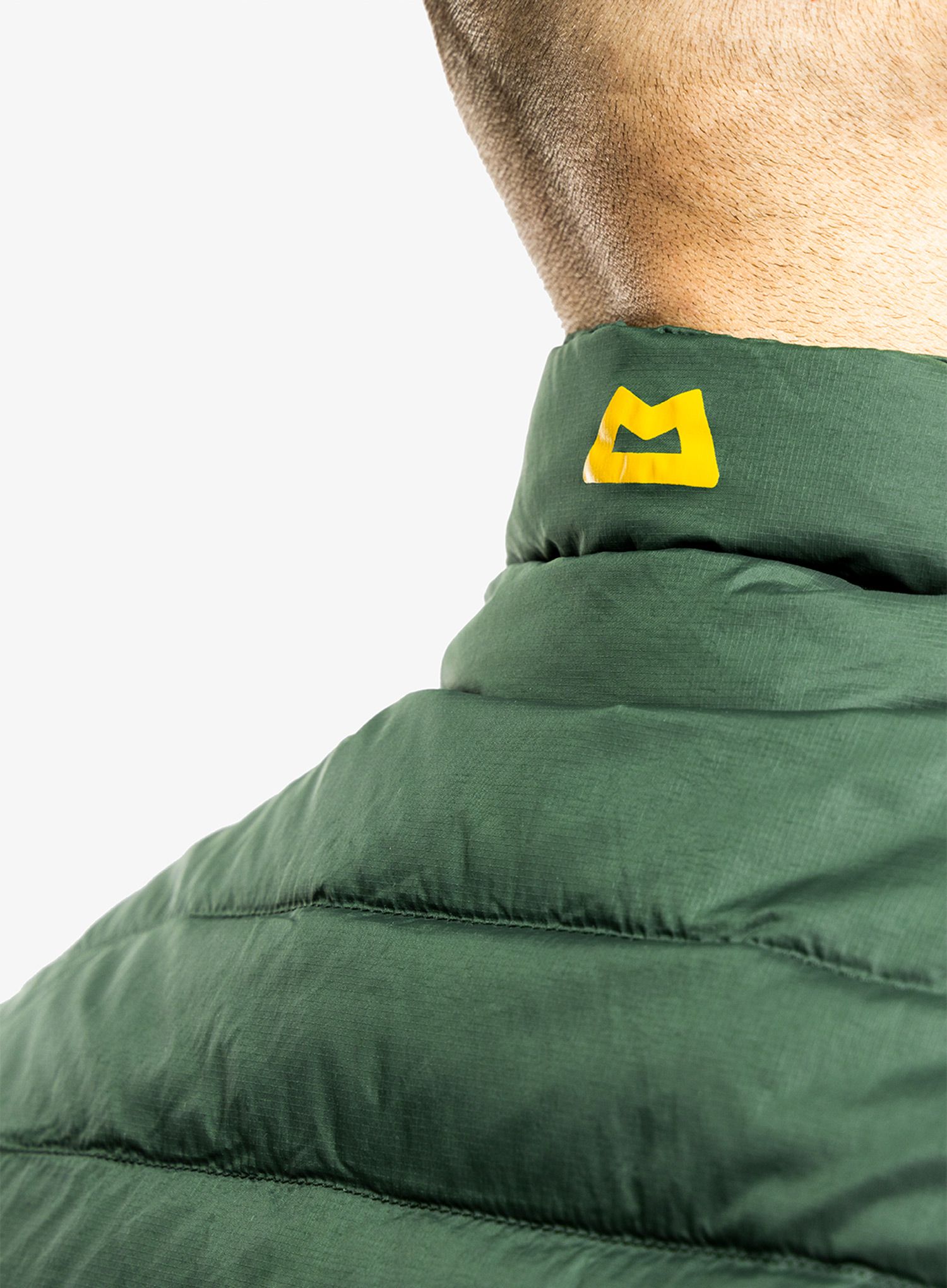 Péřová vesta Mountain Equipment Earthrise Vest - conifer