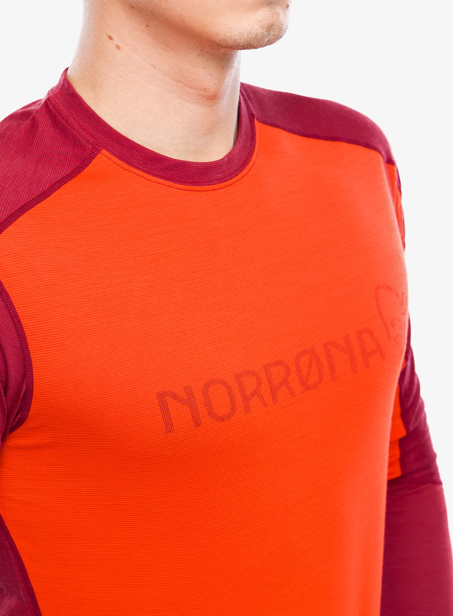 Funkční mikina Norrona Falketind Equaliser Merino Round Neck - arednalin/rhubarb