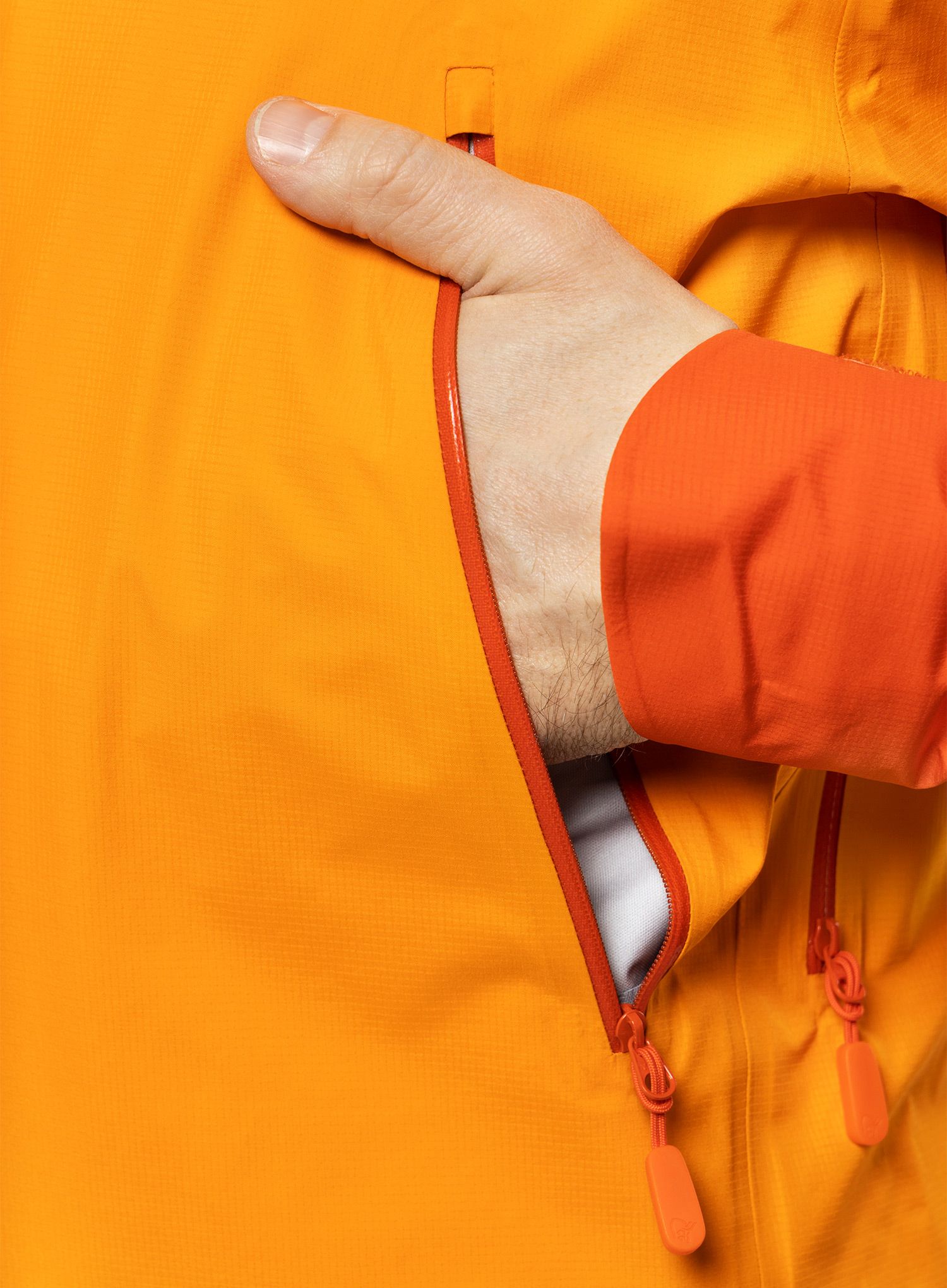 Pánská bunda Norrona Falketind GORE-TEX Jacket - arednalin/orange popsicle