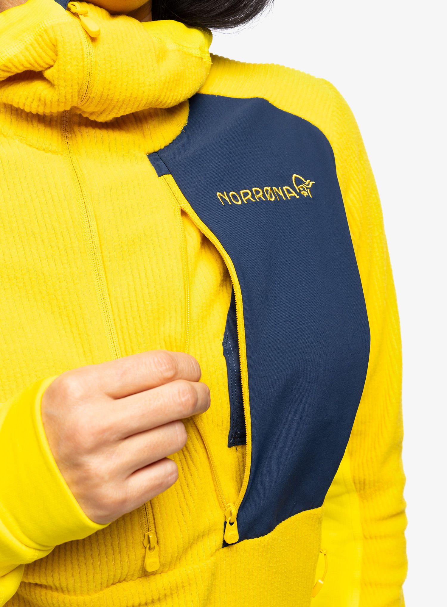 Fleece mikina dámská Norrona Lofoten Thermal Pro Hood - blazing yellow/sulphur
