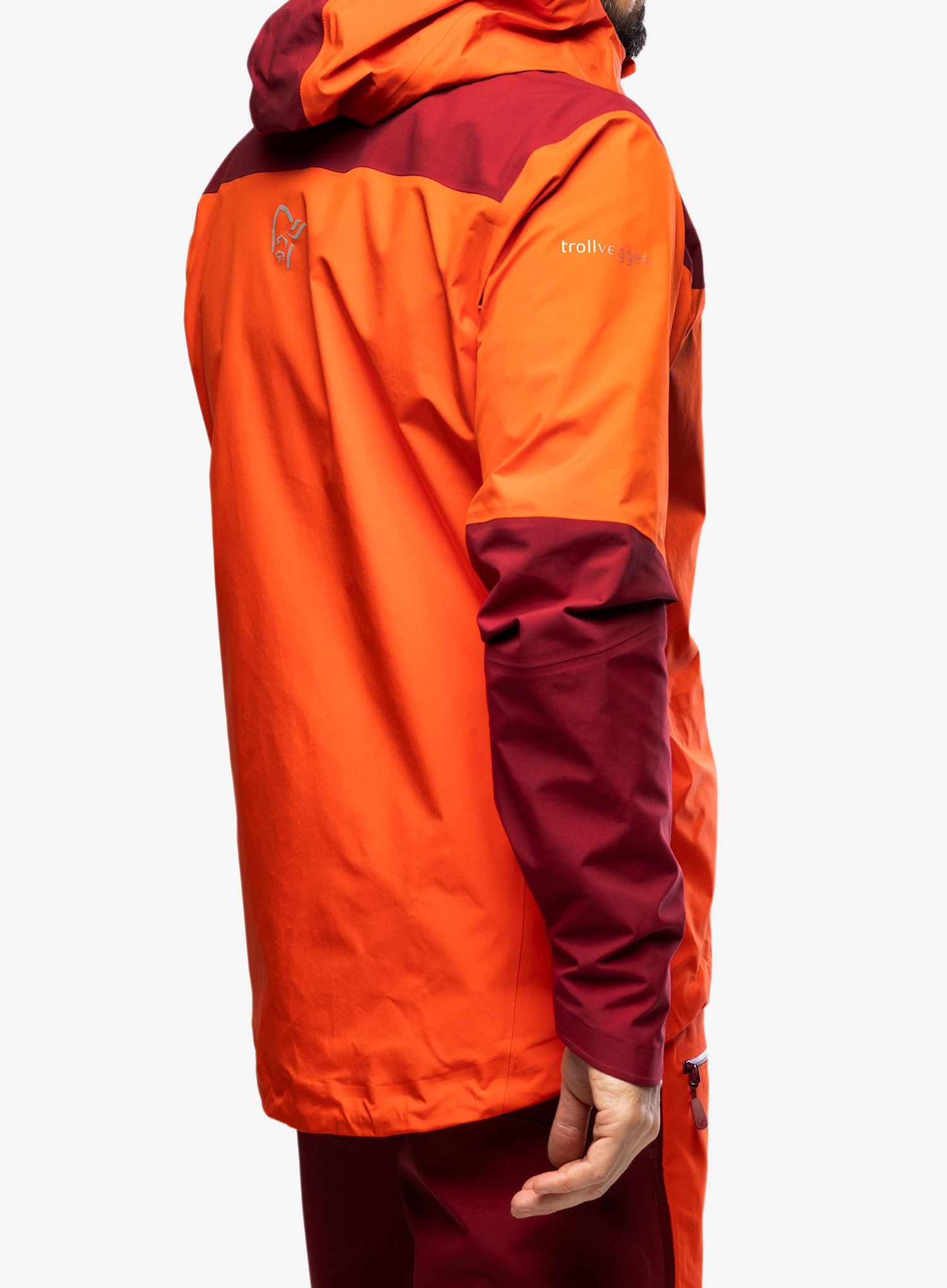 Bunda s membránou Norrona Trollveggen GORE-TEX Pro Light Jacket - arednalin/rhubarb