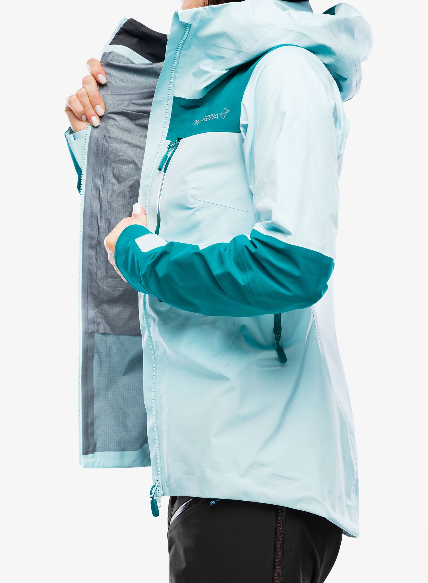Dámská nepromokavá bunda s membránou Norrona Trollveggen GORE-TEX Pro Light Jacket - clearwater