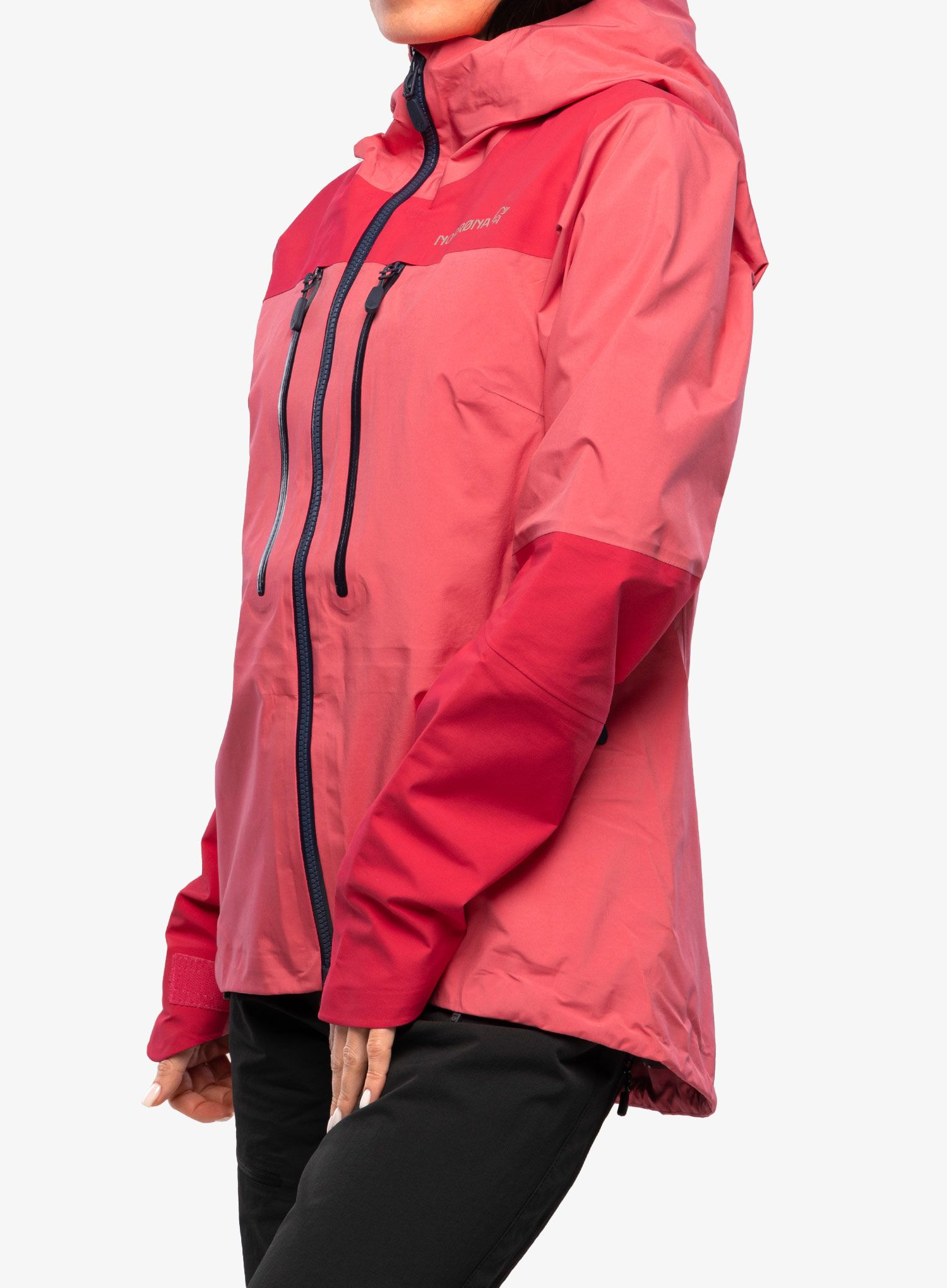 Dámská bunda Norrona Trollveggen Gore-Tex Pro Light Jkt - honeysuckle/pink