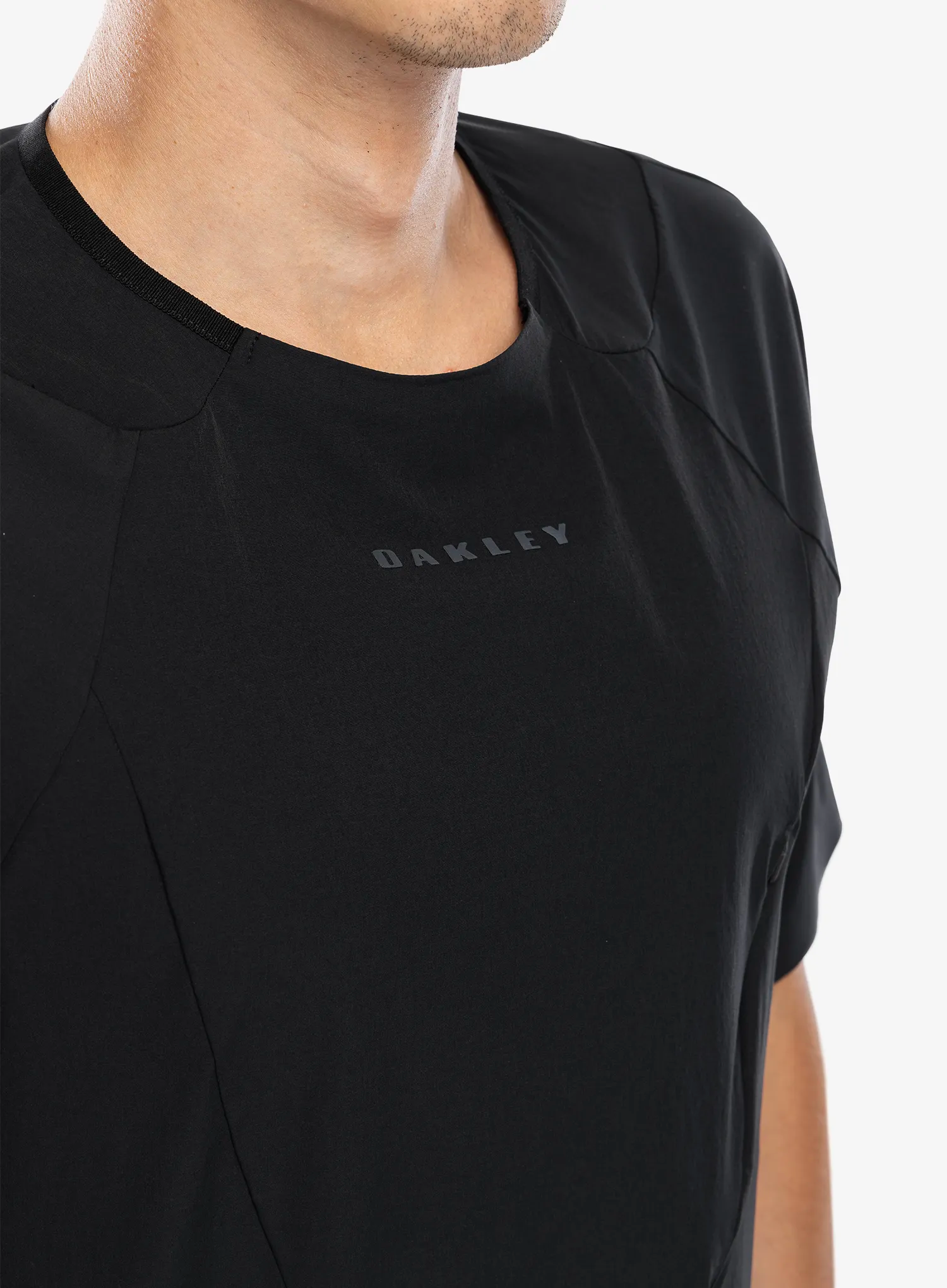 Tričko Oakley Latitude Flex Tech Tee - blackout