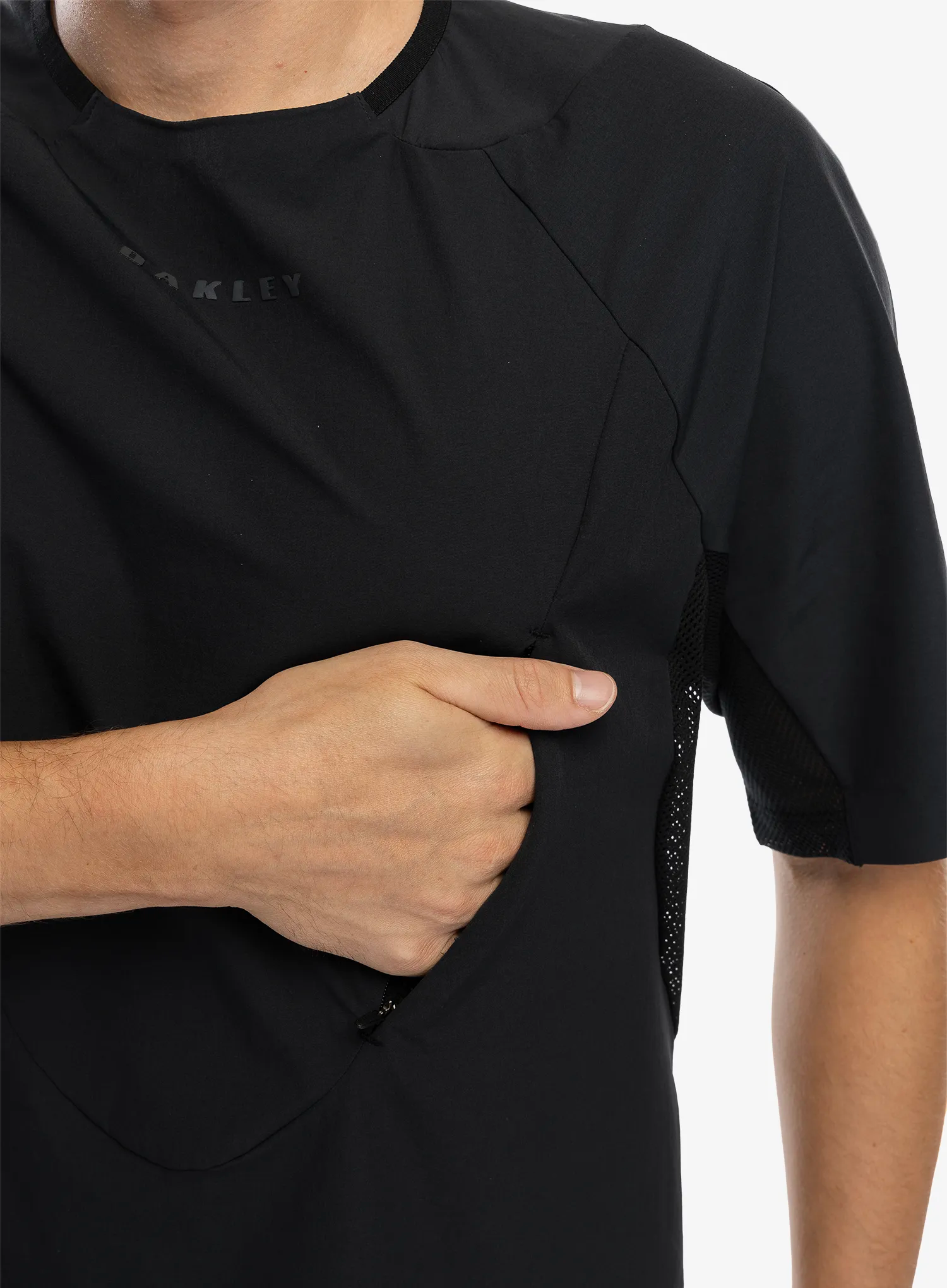 Tričko Oakley Latitude Flex Tech Tee - blackout