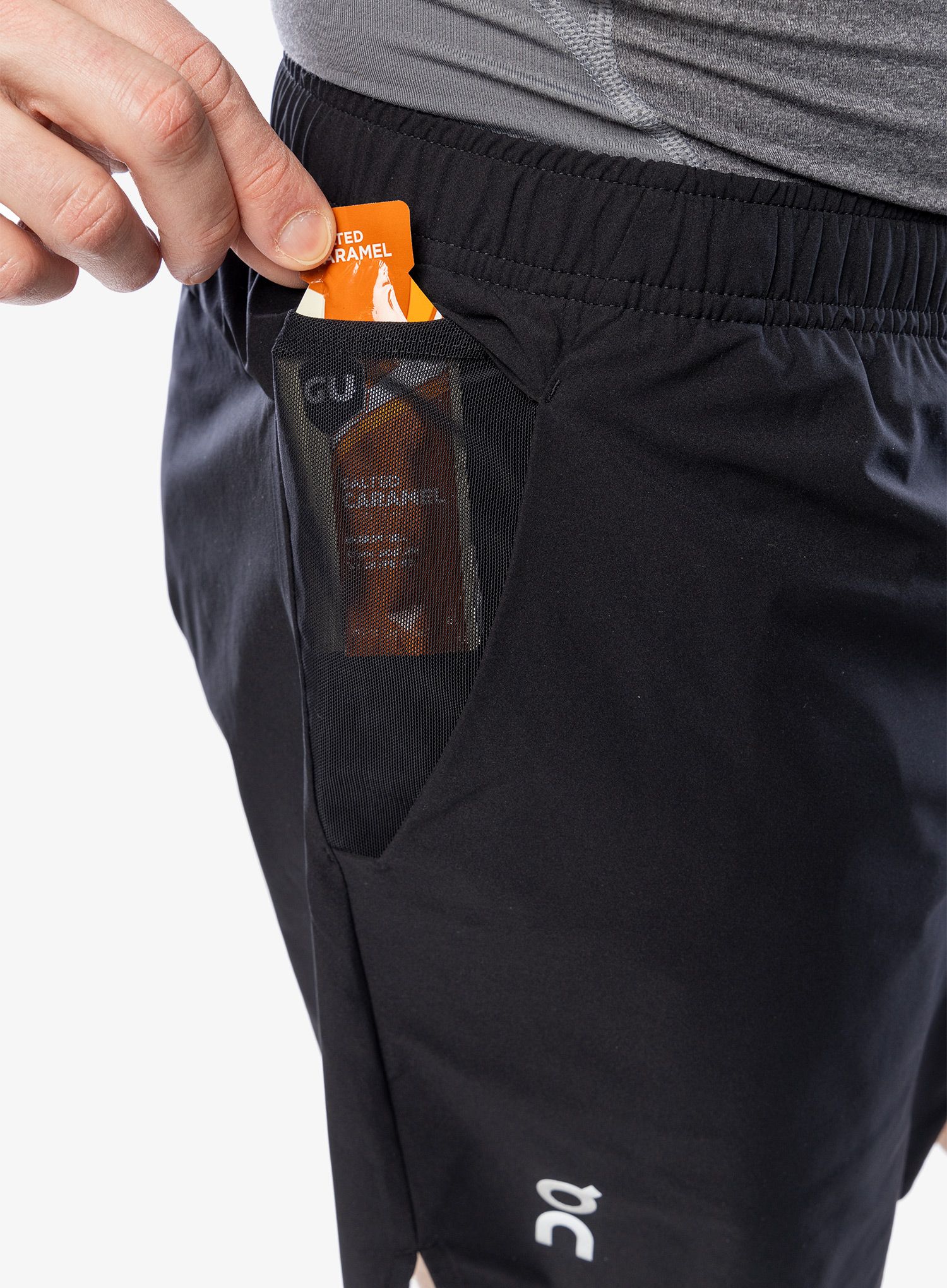 Běžecké kraťasy On Essential Shorts - black