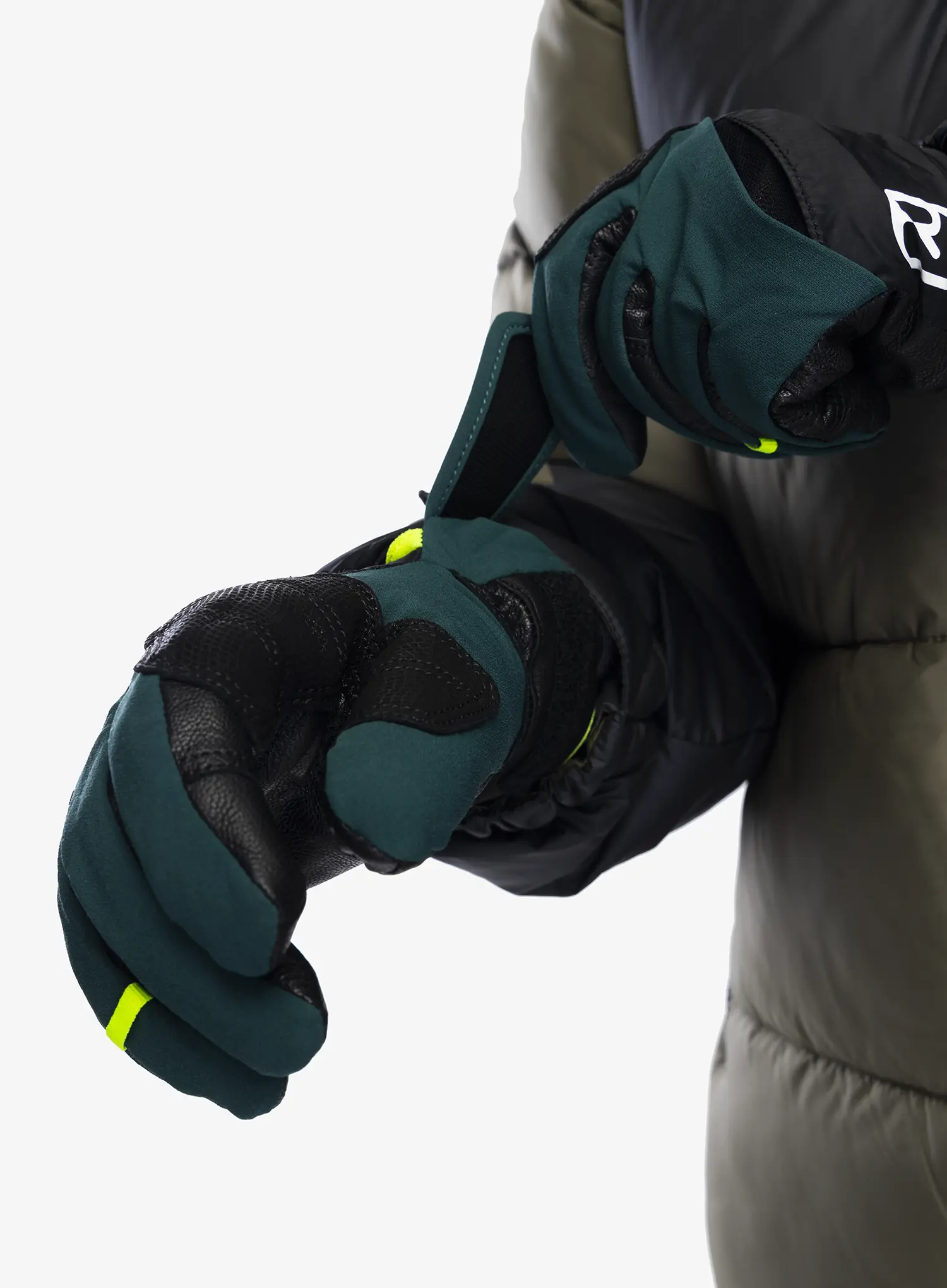 Softshellové rukavice Ortovox Tour Pro Cover Glove - dark pacific
