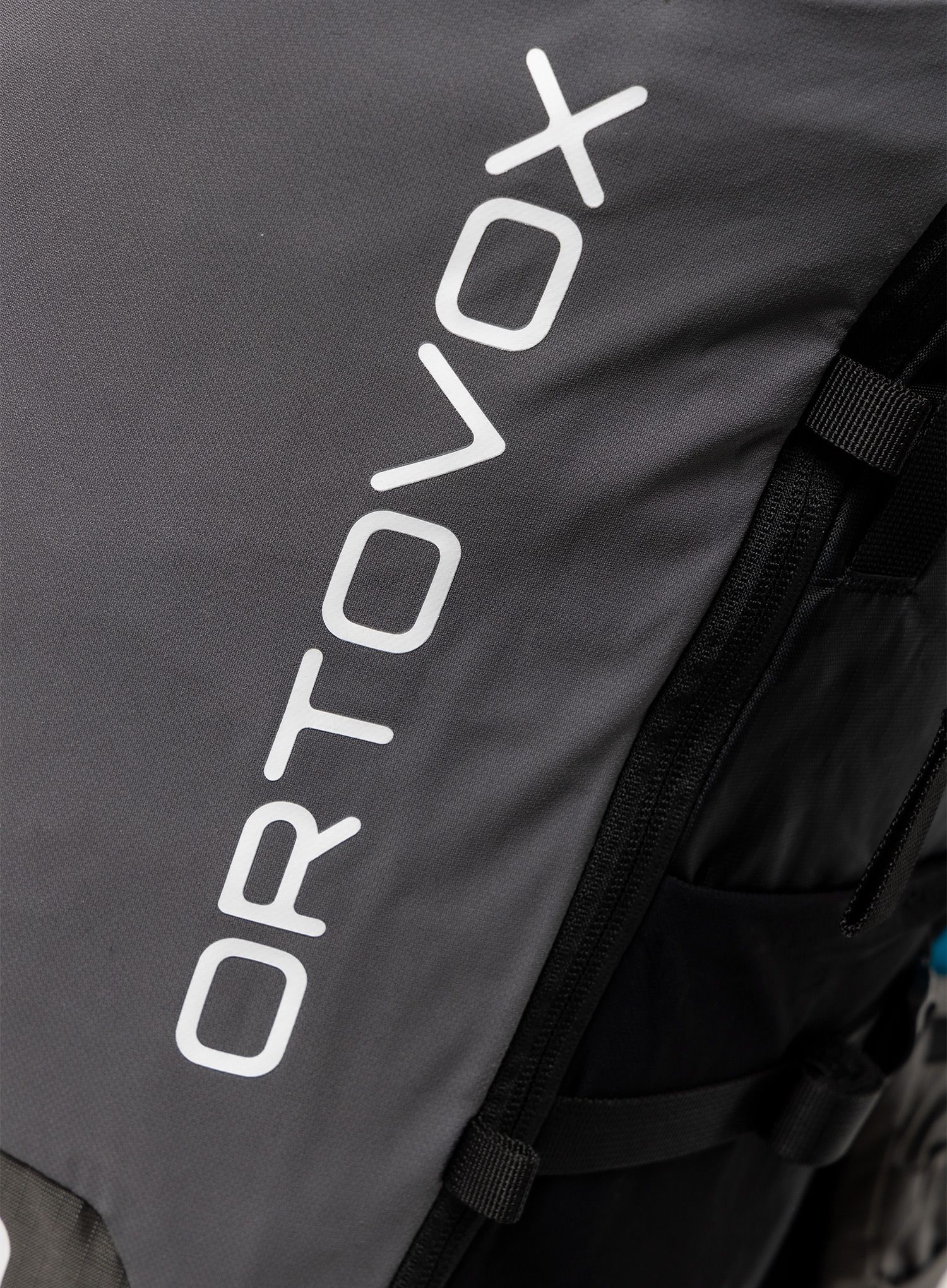 Trekový batoh Ortovox Traverse 40 - black raven