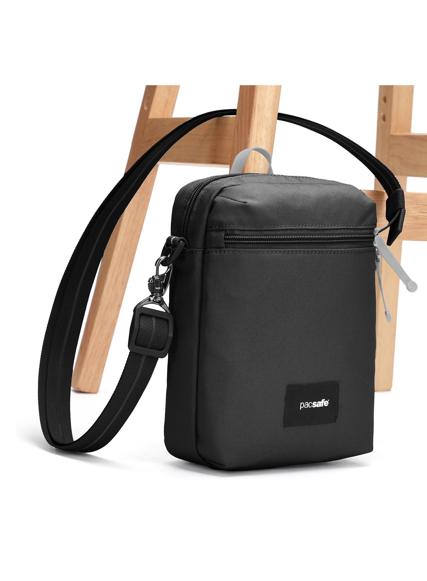 Kapsička na krk Pacsafe Go Festival Crossbody - jet black