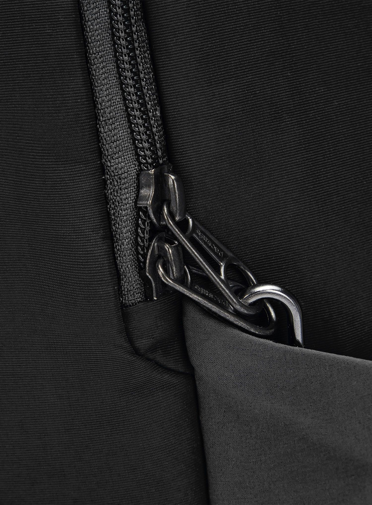Batoh na notebook Pacsafe LS450 Backpack - black