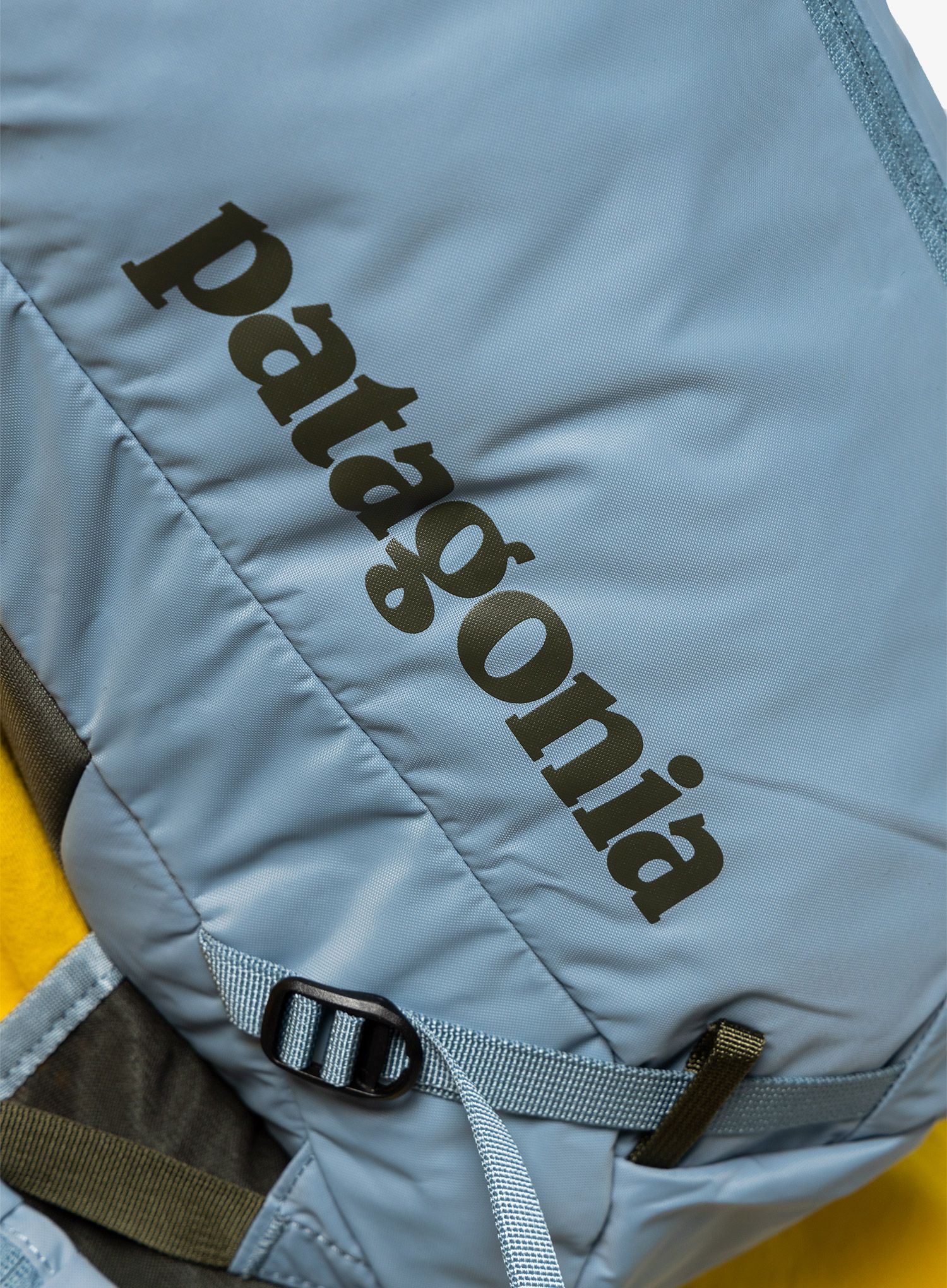 Batoh na kolo Patagonia Dirt Roamer Pack 20L - light plume grey