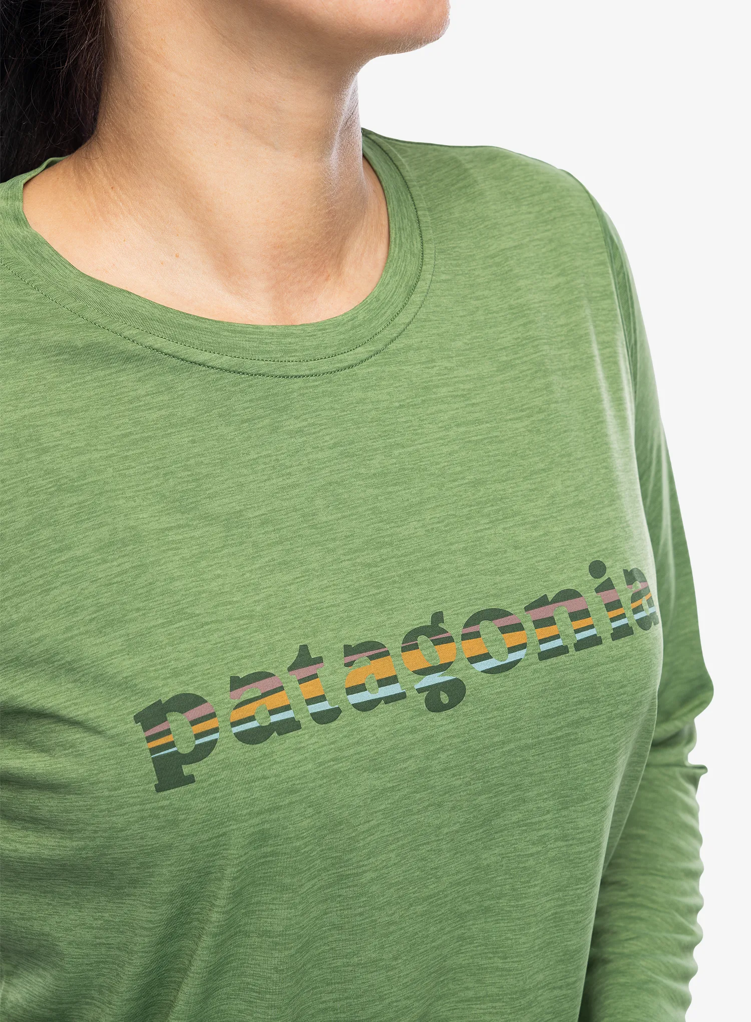 Dámská mikina Patagonia L/S Capilene Cool Daily Graphic Shirt - 73 text logo nouveau green