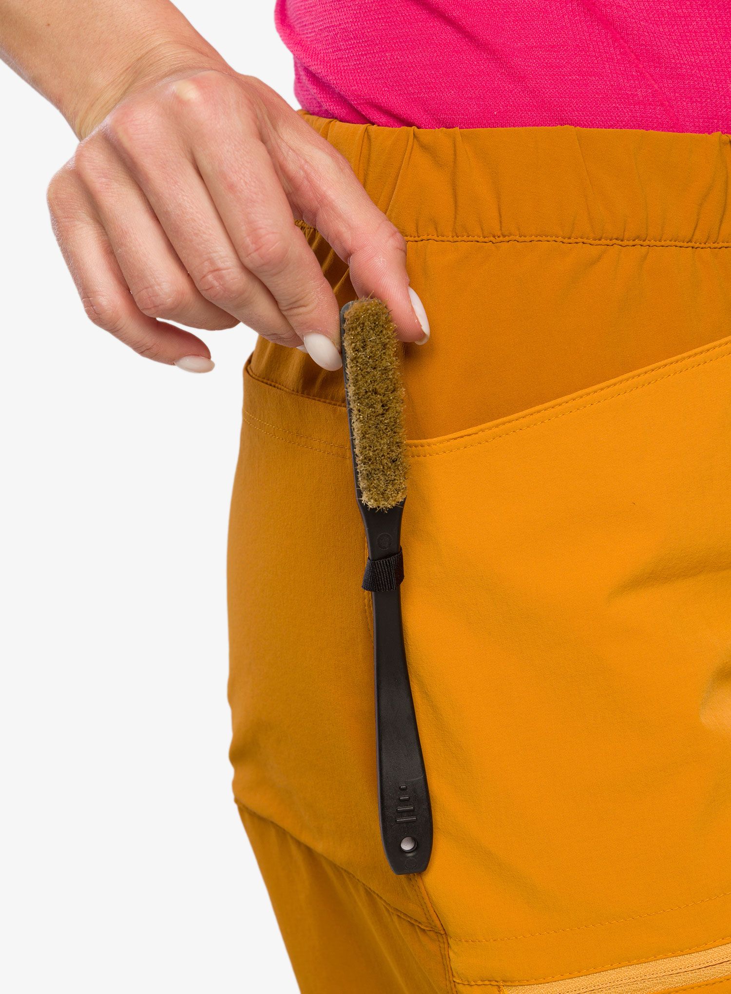Kraťasy dámské Haglofs ROC Lite Standart Shorts - desert yellow/golden brown