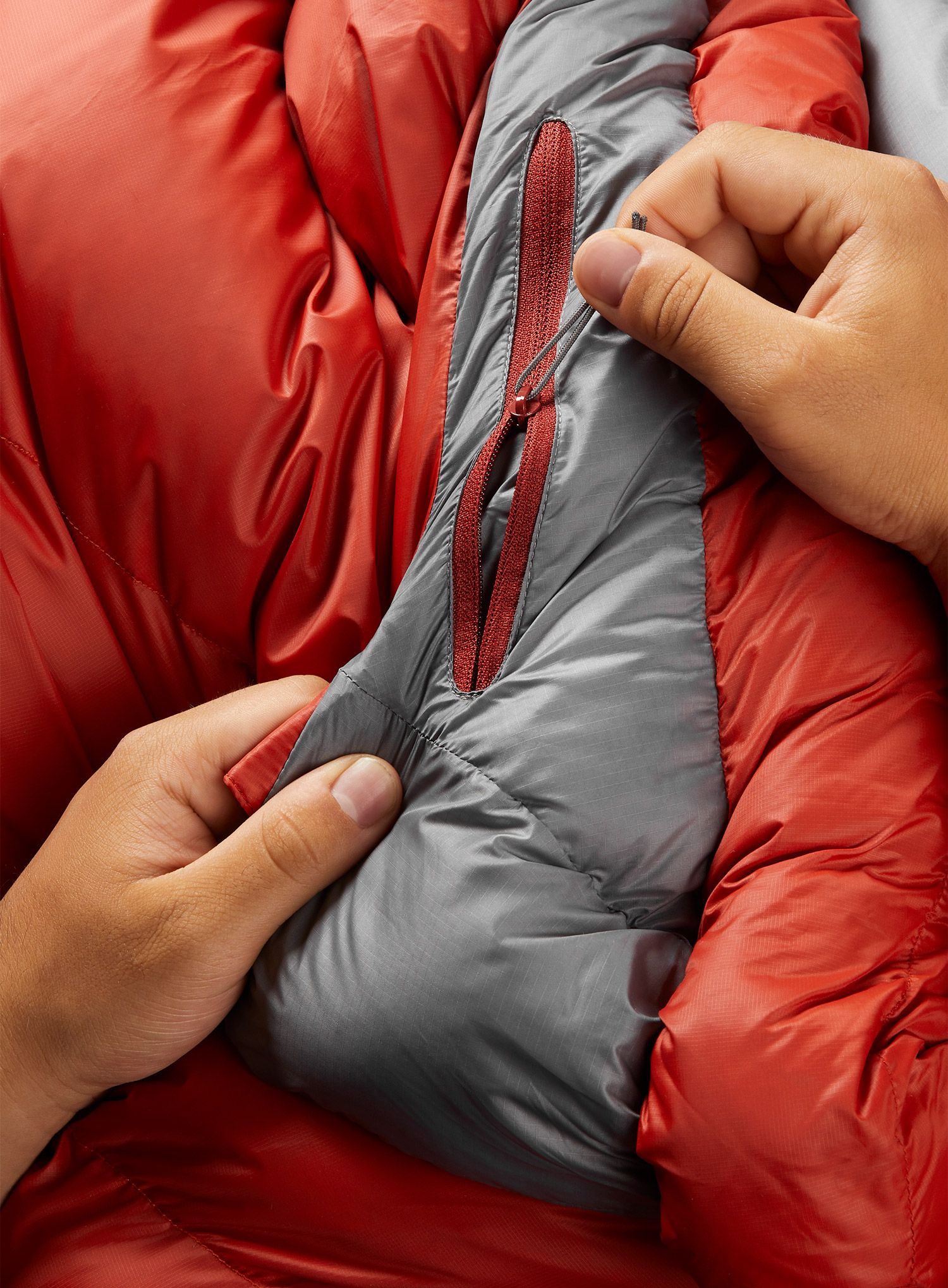 Perovy spacák Rab Alpine 600 (185 cm) - red clay